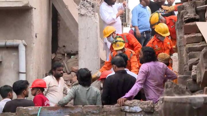 পাশাপাশি এদিন সকালেই এই ঘটনায় শোকপ্রকাশ করেছেন মমতা।