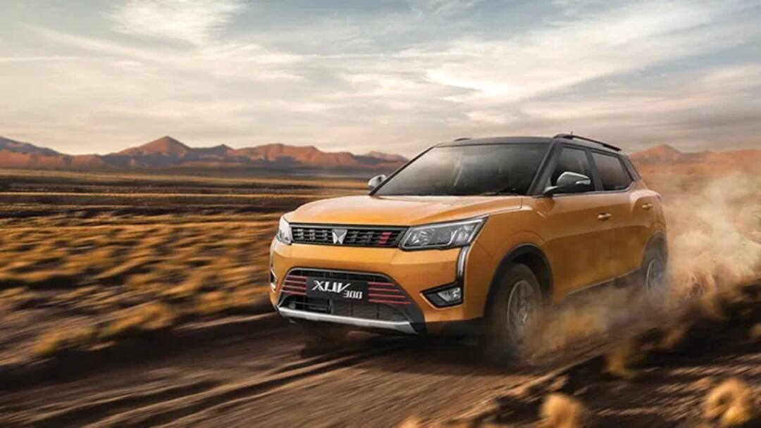 The facelifted Mahindra XUV300 is spotted during the testing in India Mahindra XUV300: टेस्टिंग के दौरान स्पॉट हुई महिंद्रा XUV 300 फेसलिफ्ट, नई डिजाइन डिटेल्स आए सामने