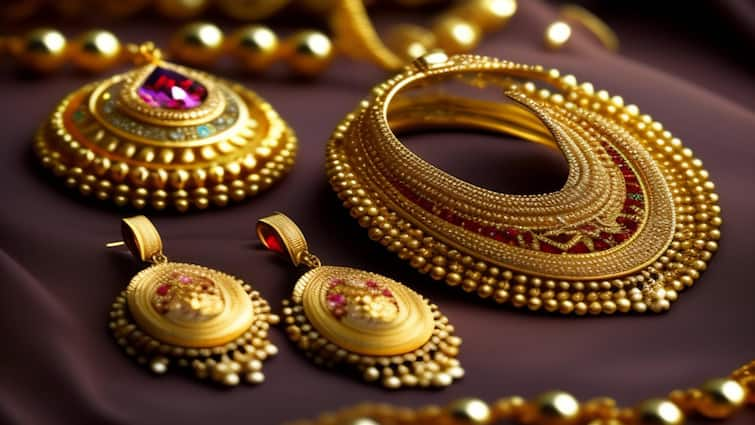 Gold Silver Price on 18 March 2024 dips know latest prices in top ten cities see details here Gold Silver Price: ताबड़तोड़ तेजी के बाद आज खूब सस्ता हुआ सोना-चांदी, आपके शहर में क्या है ताजा रेट