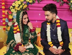 Somi Khan संग गपशप लगाते दिखे आदिल, राखी सावंत के एक्स पति की हल्दी सेरेमनी की फोटोज वायरल