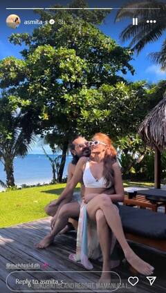 शादी के बाद बीच पर रोमांटिक हनीमून एंजॉय कर रहीं अस्मिता सूद, पति संग Liplock की तस्वीरें की शेयर