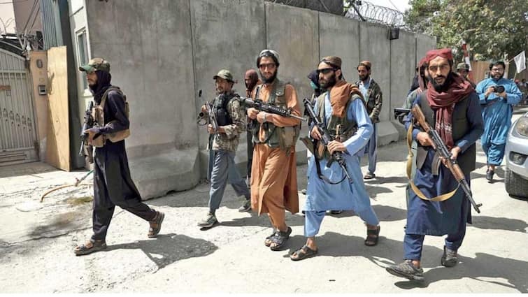 Taliban Attacks Pakistani Post Following a strike of Pakistani Air Force in Afghanistan 8 died including three children Taliban Attack on Pakistan: अफगानिस्तान में पाकिस्तान की एयरस्ट्राइक से भड़का तालिबान, सीमा चौकियों पर की भारी गोलीबारी