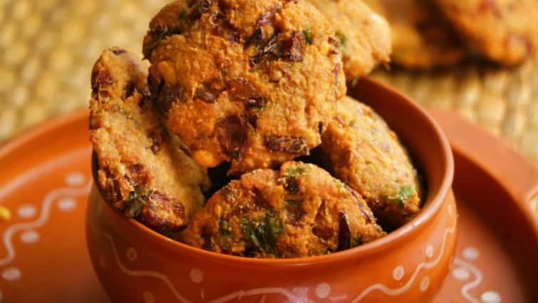 A tasty and healthy Oats masala vada recipe for breakfast You can cook this as an evening snack too Oats Masala Vada : హెల్తీ, టేస్టీ ఓట్స్ మసాలా వడల రెసిపీ.. ఇలా చేస్తే నూనెను పీల్చుకోవండోయ్