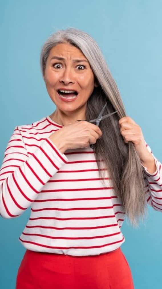 ਇੱਕ ਚਿੱਟੇ ਵਾਲ ਨੂੰ ਕੱਟਣ ਨਾਲ ਬਾਕੀ ਵੀ ਹੋ ਜਾਂਦੇ ਨੇ ਚਿੱਟੇ ?