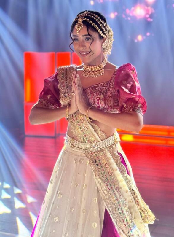 अगला नाम एक्ट्रेस हिबा नवाब का है. झनक में नजर आ रही हैं. इस शो में हिबा एक स्ट्रॉन्ग किरदार निभा रही हैं जिन्हें फैंस खूब पसंद कर रहे हैं.