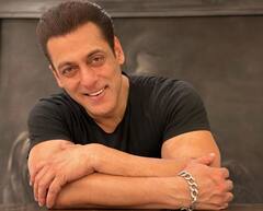 बेशुमार दौलत का मालिक है ये बॉलीवुड सुपरस्टार, 1 BHK के फ्लैट में ही गुजार रहा जिंदगी, दिल छू लेगी वजह