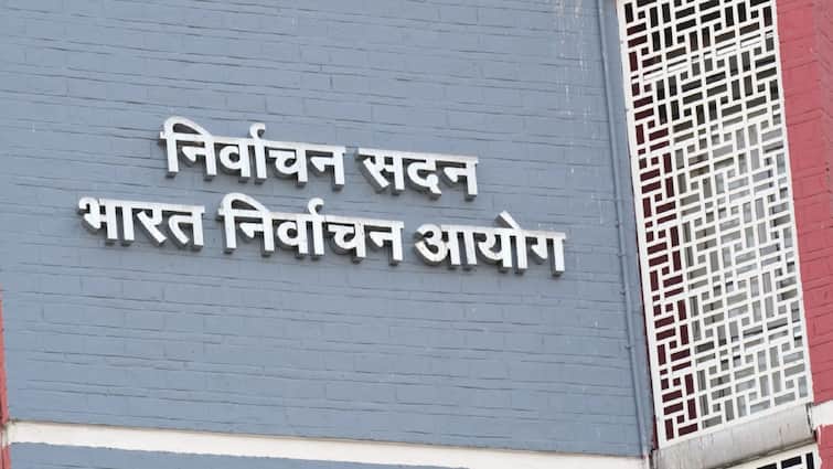 UP Kushinagar Lok sabha elections Election commission launch cVIGIL application to monitor elections ann UP Lok Sabha Election 2024: चुनाव आयोग ने जारी किया 'सी-विजिल App', आचार संहिता के उल्लंघन पर रखी जाएगी नजर