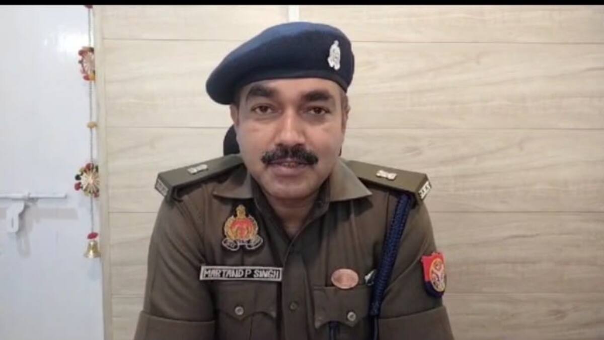 UP Crime News: हरदोई में पुलिस की पिटाई से युवक की मौत, परिजनों के आरोप पर शव को कब्र से निकाला