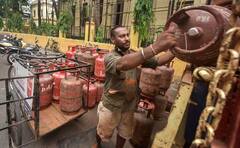 ગેસ સિલિન્ડર લેતાં પહેલા જરૂર ચેક કરાવો વજન, ઓછું હોય તો અહીં કરો ફરિયાદ