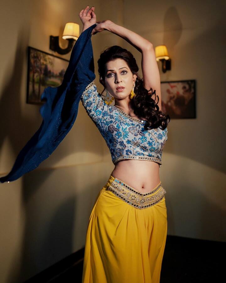 शालिनीच्या कामाबद्दल बोलायचे झाल्यास ती अनेक ऐतिहासिक सिनेमांमध्ये दिसली आहे. (photo:maadhavinemkarofficial/ig)