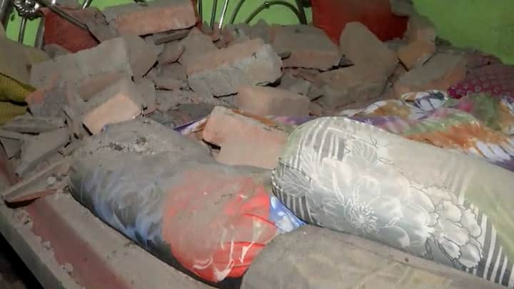 তারপর আহতদের দেখতে হাসপাতালে যান মমতা। সবরকম ভাবে পাশে থাকার বার্তা।