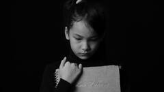 Depression in Kids : या कारणांमुळे तुमची मुलं  डिप्रेशनला बळी पडू शकतात ,अशाप्रकारे ओळखा लक्षणे !