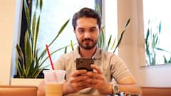 Reducing Screen Time : दिवसभर फोनचा वापर  केल्याने आरोग्याला हानी पोहोचू शकते, जाणून घ्या स्क्रीन टाइम कमी करण्याचे फायदे !