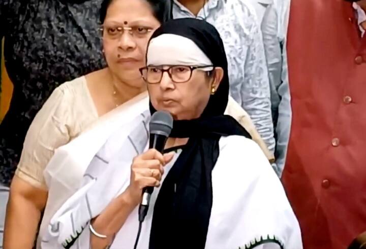 उधर, हादसे में दो लोगों की जान भी चली गई है. मेयर फिरहाद हकीम ने घोषणा की है कि मृतक के परिजनों को 5 लाख रुपये और घायलों को 1 लाख रुपये के मुआवजे राशि दी जाएगी.