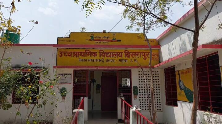 Uttar pradesh Theft at Mahoba government School stole mid day meal wheat and tap ann Mahoba School News: यूपी के सरकारी स्कूल में मिड डे मील के गेंहू की चोरी, नल की टोटियां लेकर भी फरार हुए चोर
