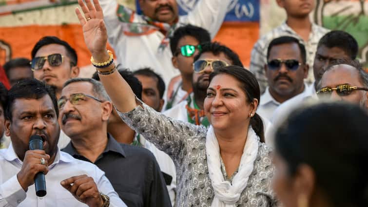 Sanjay Dutt's Sister Priya Dutt Likely To Quit Congress, May Join Shinde’s Shiv Sena Ahead Of LS Polls Sanjay Dutt's Sister Priya Dutt Likely To Quit Congress, May Join Shinde’s Shiv Sena Ahead Of LS Polls