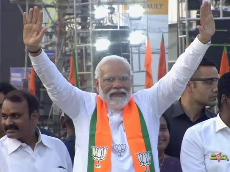 Prime Minister Modi received enthusiastic welcome at the Coimbatore Road Show Coimbatore Road Show: கோவையில் மோடி கோஷம்: ரோடு ஷோ நிகழ்ச்சியில் உற்சாக வரவேற்பு