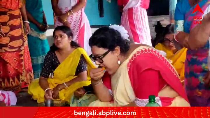 অন্য দিকে, আদিবাসীদের সঙ্গে ধামসা মাদলের তালে তাল মিলিয়ে নৃত্যে সামিল হন সুজাতা। জনসংযোগের পাশাপাশি বাড়ি বাড়ি ঘুরে ভোট প্রচারও করতে দেখা যায় তাঁকে। করেন।