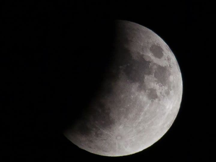 भारतीय समय के अनुसार यह 25 मार्च 2024 को प्रातः 10:24 से शुरू होकर दोपहर 3 मिनट पर समाप्त होगा. यह चंद्र ग्रहण भारत में नहीं दिखाई नहीं देगा लेकिन कुछ राशियों को इसके नकारात्मक प्रभाव झेलने पड़ सकते हैं.