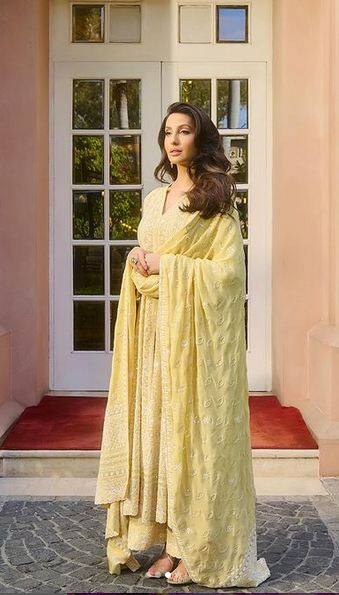 ਨੋਰਾ ਫਤੇਹੀ ਨੇ ਐਥਨਿਕ ਲੁੱਕ 'ਚ ਮਚਾਈ ਤਬਾਹੀ