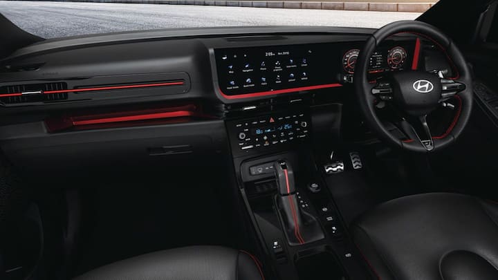 हुंडई के इस मॉडल में 1.5-लीटर टर्बो GDi पेट्रोल इंजन लगा है. हुंडई क्रेटा N-लाइन की एक्स-शोरूम प्राइस 16.82 लाख रुपये से शुरू है.