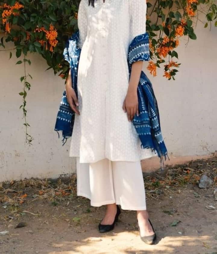 वाइड लेग प्लाजो और कुर्ती के साथ स्टिलेटोज जुत्ती आपको बॉस लेडी लुक देने में मदद कर सकते हैं.