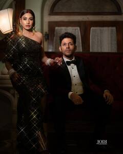 हाथों में चूड़ा, मांग में सिंदूर लगाए Surbhi Chandna ने वेस्टर्न ड्रेस में ढाया कहर, पति करण संग शेयर की  'तुक्सिडो नाइट' की अनसीन तस्वीरें