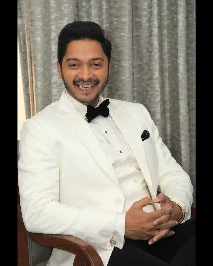 Shreyas Talpade – Actor Shreyas Talpade's name is also in this list.  Who lent his voice for superstar Allu Arjun in the film 'Pushpa'.  For this he also became very popular.