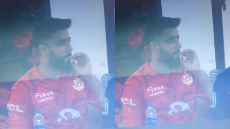 Imad Wasim Spotted smoking cigarette during live PSL 2024 final between Multan Sultans vs Islamabad United watch PSL 2024: लाइव मैच के दौरान पाकिस्तानी खिलाड़ी ने पी 'सिगरेट', घटिया हरकत की वीडियो वायरल