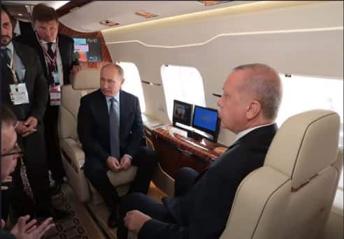 पुतिन के जेट में खास मीटिंग रूम भी बनाया गया है, जिसमें बैठकर पुतिन अपने अधिकारियों के साथ शांति से जरूरी बैठक कर सकते हैं. प्लेन भले ही हजारों फीट ऊपर उड़ रहा हो, लेकिन पुतिन को मीटिंग करने में कोई परेशानी नहीं होती है.