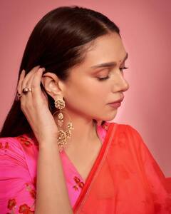 Aditi Rao Hydari Looks 'Chatak' In An Orange Saree; SEE PICS