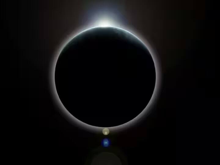 આ વખતે ચંદ્રગ્રહણ ફાલ્ગુન મહિનાની શુક્લ પક્ષની પૂર્ણિમાની તારીખે એટલે કે 25મી માર્ચે થશે. આ દિવસે હોળી પણ ઉજવવામાં આવશે. હોળીના દિવસે ચંદ્રગ્રહણનો આ સંયોગ લગભગ 100 વર્ષ પછી બન્યો છે.