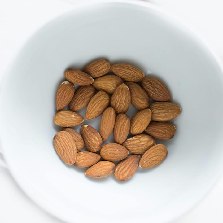 Which dry fruits should be soaked?  Almond: If almond is soaked in water for at least 6 to 8 hours, then all its power comes into the body.  (Photo credit: Pexel.com)
