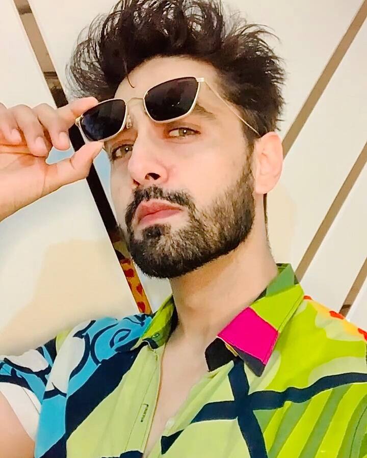 बता दें कि शहजादा धामी को टीवी के फेमस एक्टर रोहित पुरोहित से रिप्लेस कर दिया गया है. अब शो में नए अरमान के रुप में रोहित नजर आने वाले हैं.