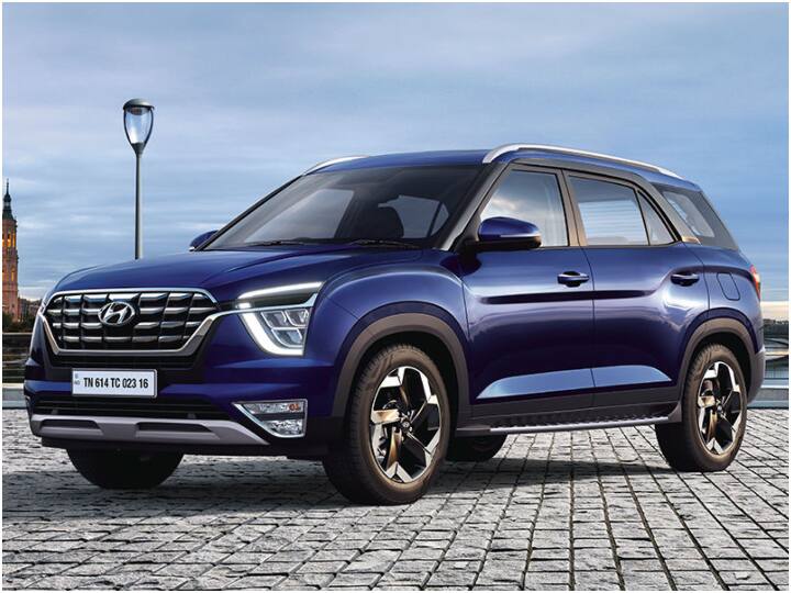 हुंडई अल्काजार फेसलिफ्ट की बिक्री मई या जून तक शुरू होगी. अपडेटेड क्रेटा और क्रेटा एन लाइन के बाद, यह इस साल कंपनी का तीसरा प्रोडक्ट लॉन्च होगा. अपडेटेड अल्काजार के कुछ डिजाइन एलिमेंट्स को नई क्रेटा से लिया जाएगा. एसयूवी में एक अपडेटेड ग्रिल, बम्पर और डीआरएल के साथ अपडेटेड हेडलैंप देखने को मिलेंगे. अल्काजार के पॉवरट्रेन में कोई बदलाव नहीं किया जाएगा और यह 1.5L, 4-सिलेंडर टर्बो डीजल और 2.0L, 4-सिलेंडर पेट्रोल इंजन के साथ आती रहेगी.