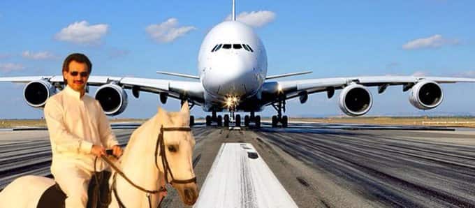 Saudi Prince Airbus A380- $500 million: सऊदी प्रिंस अल वलीद के स्वामित्व वाला एयरबस A380 दुनिया का सबसे महंगा निजी जेट है, जिसकी कीमत 500 मिलियन डॉलर है. यह लंबी दूरी की यात्रा के लिए बनाया गया था, जिसमें सीटों को हटाकर काफी परिवर्तन किया गया है. 10 से अधिक सीटों वाले इस विमान में भोजन कक्ष, स्पा, प्रार्थना कक्ष, मनोरंजन स्टेडियम आदि सुविधाएं हैं. इस विशाल जेट में एक गैराज है.जिसमें राजकुमार की लक्जरी कारें, घोड़े और ऊंट साथ-साथ यात्रा करते हैं.