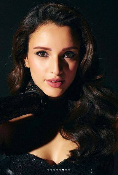 ਇਨ੍ਹਾਂ ਤਸਵੀਰਾਂ 'ਚ ਤੁਸੀਂ ਦੇਖ ਸਕਦੇ ਹੋ ਕਿ ਤ੍ਰਿਪਤੀ ਡਿਮਰੀ ਨੇ ਕੈਮਰੇ ਦੇ ਸਾਹਮਣੇ ਕਿਲਰ ਪੋਜ਼ ਦਿੰਦੇ ਹੋਏ ਹੌਟ ਫੋਟੋਆਂ ਕਲਿੱਕ ਕਰਵਾਇਆਂ ਹਨ।