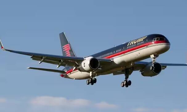 Donald Trump Boeing 757- $100 million: વિશ્વનું છઠ્ઠું સૌથી મોંઘું પ્રાઇવેટ જેટ ભૂતપૂર્વ યુએસ પ્રમુખ અને બિઝનેસ ડોનાલ્ડ ટ્રમ્પની માલિકીનું છે. તેમની પાસે બોઇંગ 757 છે, જે મધ્યમ કદનું નેરો બોડી એરક્રાફ્ટ છે. ટ્રમ્પે આ પ્લેન માઇક્રોસોફ્ટના કો-ફાઉન્ડર પોલ એલન પાસેથી 2011માં 100 મિલિયન ડોલરમાં ખરીદ્યું હતું. તેણે જેટનું નામ ટ્રમ્પ ફોર્સ વન રાખ્યું હતું અને તેનો ઉપયોગ 2016ના પ્રમુખપદના ચૂંટણી પ્રચાર અને અંગત મુસાફરી માટે કર્યો હતો. આ જેટ 4,000 નોટિકલ માઈલ સુધી ઉડી શકે છે, જે અવાજની ગતિ કરતા સહેજ વધુ ઝડપી છે.