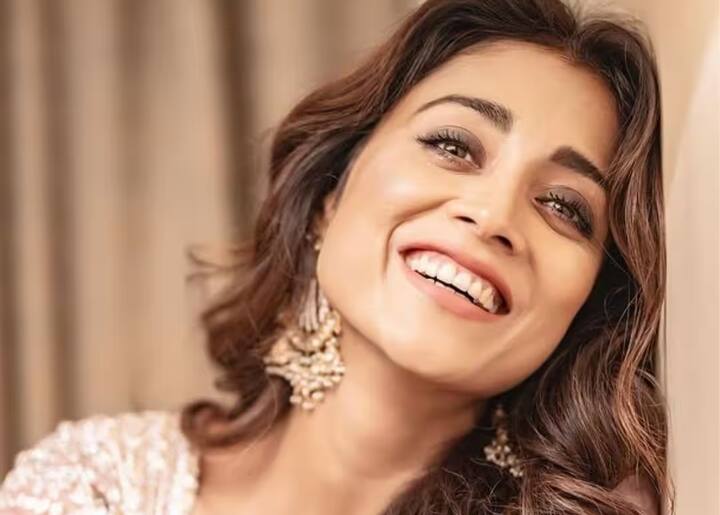 கோலிவுட் சினிமாவின் முன்னணி நடிகைகளில் ஒருவராக வலம் வந்தவர் நடிகை ஸ்ரேயா சரண்.