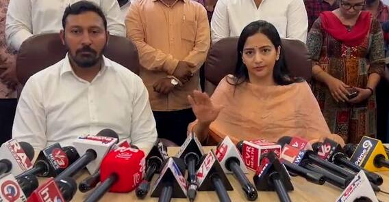 విద్యార్థులతో రాజకీయాలు చేస్తున్నారని మైనంపల్లిపై ఆరోపణలు