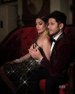 हाथों में चूड़ा, मांग में सिंदूर लगाए Surbhi Chandna ने वेस्टर्न ड्रेस में ढाया कहर, पति करण संग शेयर की  'तुक्सिडो नाइट' की अनसीन तस्वीरें