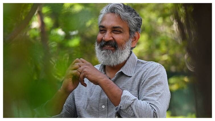 SS Rajamouli Gets Gift From 83-Year-Old Fan During RRR Screening In Japan SS Rajamouli Gets Gift From 83-Year-Old Fan During RRR Screening In Japan: 'Some Gestures Can Never Be Repaid'