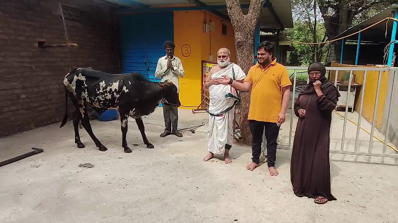 Chilkoor Balaji Temple Priest: ముస్లిం రైతుకు ఎద్దును బహుమతిగా ఇచ్చిన చిలుకూరు బాలాజీ టెంపుల్‌ పూజారి