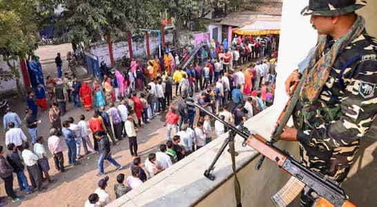 ਹੁਣ ਦੇਸ਼ ਦੀ ਸਭ ਤੋਂ ਵੱਡੀ ਚੋਣ ਆ ਰਹੀ ਹੈ, ਅਜਿਹੇ ਵਿੱਚ ਤੁਹਾਡੇ ਕੋਲ ਆਪਣਾ ਵੋਟਰ ਆਈਡੀ ਕਾਰਡ ਹੋਣਾ ਬਹੁਤ ਜ਼ਰੂਰੀ ਹੈ। ਕਿਉਂਕਿ ਵੋਟ ਪਾਉਣਾ ਤੁਹਾਡਾ ਸਭ ਤੋਂ ਵੱਡਾ ਅਧਿਕਾਰ ਹੈ।