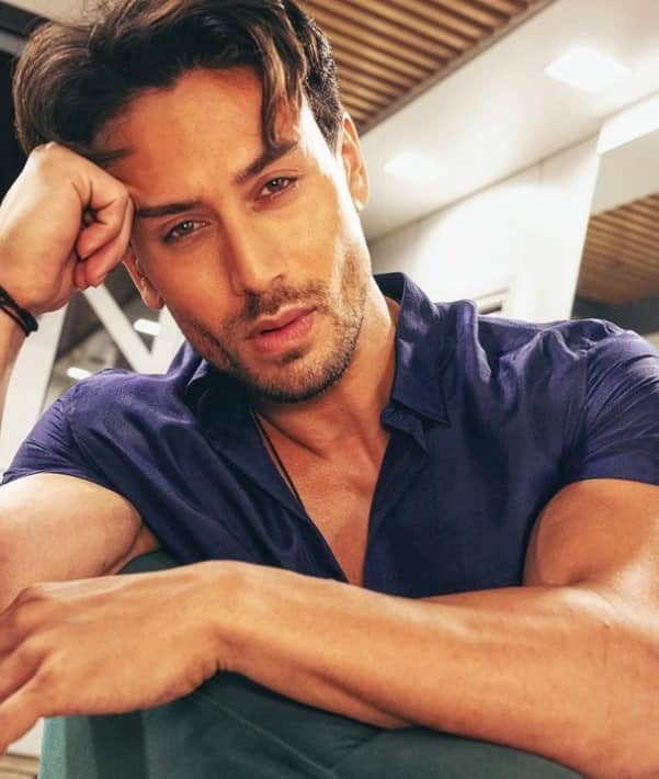 टाइगर श्रॉफ ने पुणे में करोड़ों में एक आलीशान घर खरीदा है. यह डील 7.5 करोड़ रुपये में पूरी की गई है.