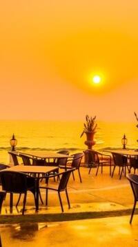 ये रेस्टोरेंट ले रहा धूप में बैठने के पैसे, ग्राहक जता रहे नाराजगी