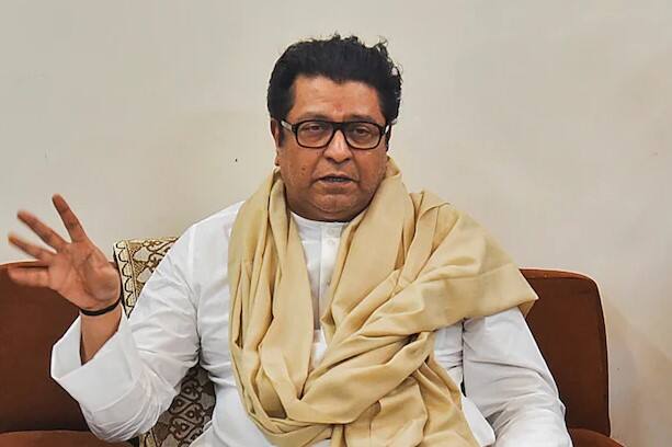 શિવસેના એક થઈ ત્યારે રાજ ઠાકરેએ પાર્ટી સાથેના સંબંધો તોડી નાખ્યા હતા. બાદમાં શિવસેનાનું નેતૃત્વ ઉદ્ધવ ઠાકરેએ કર્યું હતું. રાજ ઠાકરેએ વર્ષ 2006માં મહારાષ્ટ્ર નવનિર્માણ સેના (MNS)ની રચના કરી હતી.