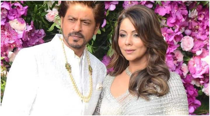 Gauri Khan Bad Habit: शाहरुख खान और गौरी खान लविंग कपल में से एक हैं. दोनों की प्यार की मिसालें दी जाती हैं. किंग खान अपनी पत्नी गौरी को बेइंतहा प्यार करते हैं. दोनों की लव स्टोरी पर काफी प्यार है.