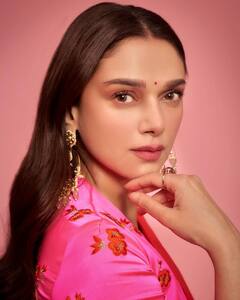 Aditi Rao Hydari Looks 'Chatak' In An Orange Saree; SEE PICS