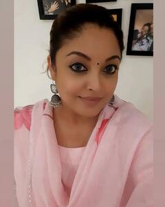 पहिल्याच चित्रपटाने उडवून दिली खळबळ, पण एका घटनेने तिची कारकीर्द उद्ध्वस्त झाली; जाणून घेऊया तनुश्री दत्ताबद्दल..